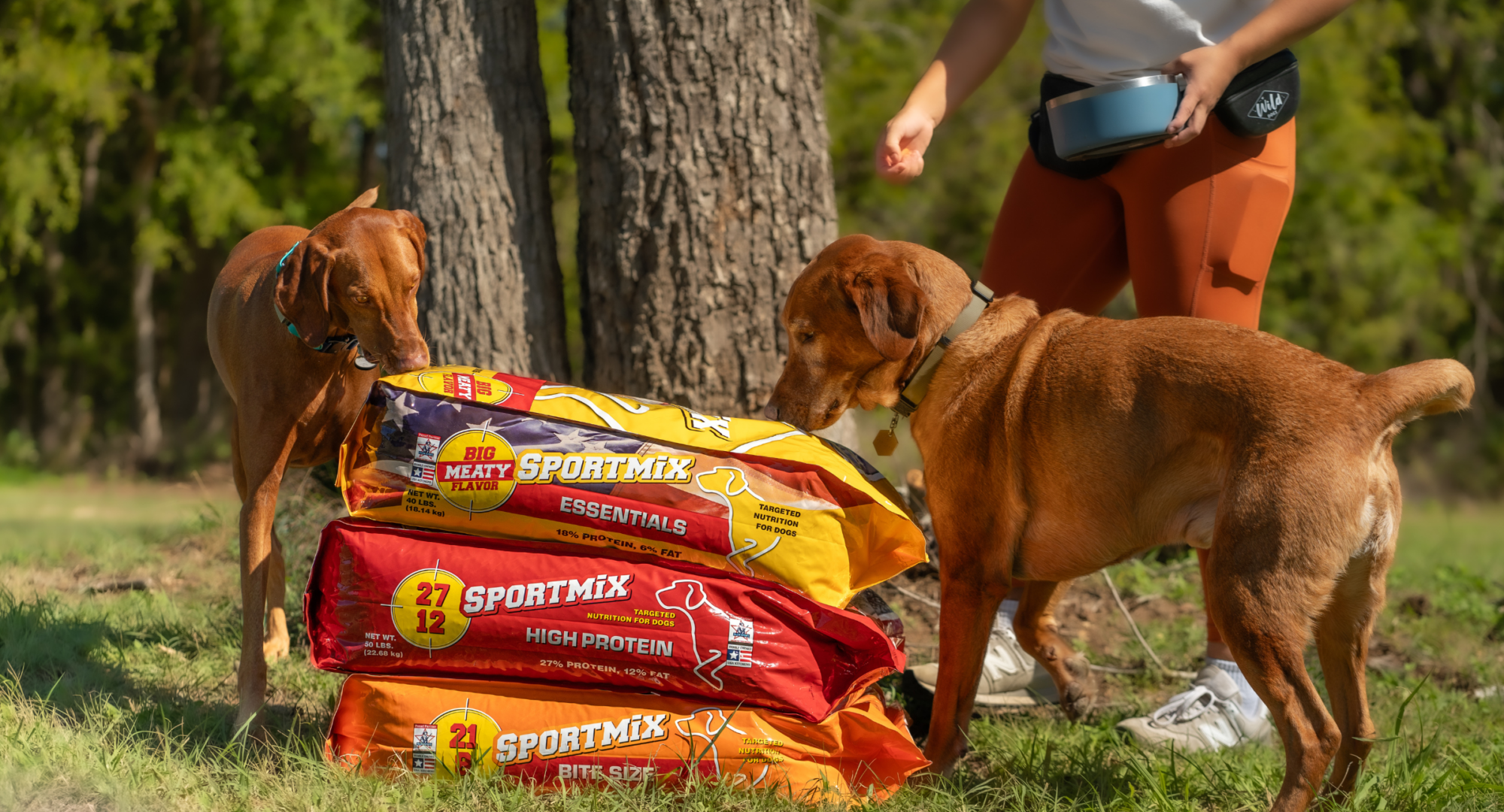 Dog and owner with SPORTMIX dog food